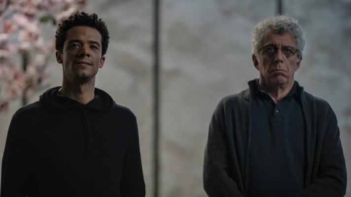 Jacob Anderson as Louis De Point Du Lac and Eric Bogosian as Daniel Molloy - Interview with the Vampire Season 2, Episode 5
