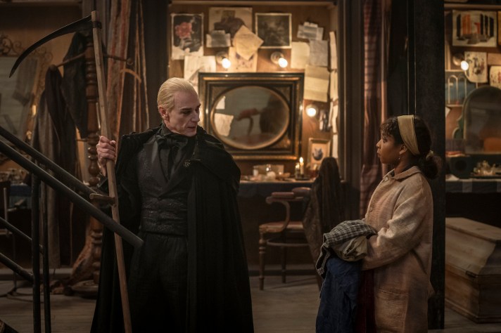 Ben Daniels as Santiago - Interview with the Vampire Season 2, Episode 3