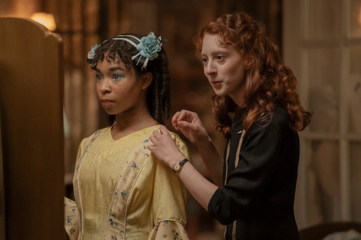 Delainey Hayles as Claudia, Roxane Duran as Madeleine - Interview with the Vampire Season 2, Episode 4